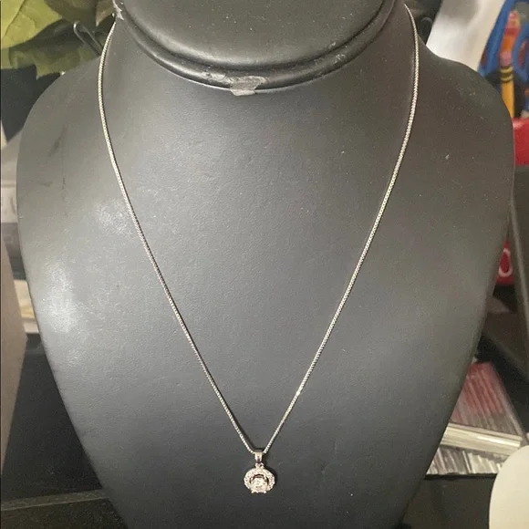 NEW Elegant Silver Cubic Zirconia Pendant Necklace - Picture 2 of 3